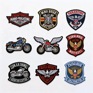 Patch brodé en chenille 3D personnalisé en gros, logo brodé, à repasser, à coudre sur les vêtements - Product Image 3