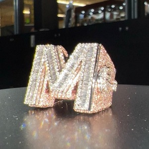 Bague Champion Homme Personnalisée avec Lettre Initiale en Moissanite Diamant Baguette Effet Glacé, Style Hip Hop Rapper - Product Image 2