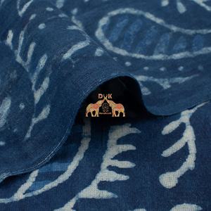 Tela de algodón índigo orgánica india estampada a mano con diseño tradicional, tela ligera para cortinas y bolsos. - Product Image 2