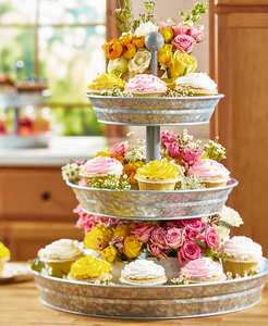 ชั้นวางโชว์สินค้าแบบตั้งพื้นโลหะแข็งแรงสีเงินและสีทอง รุ่น Shah Heavy Duty พร้อมถาดเสิร์ฟ สำหรับจัดเก็บคัพเค้ก ของหวาน และผลไม้ - Product Image 4