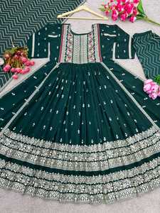 ชุดสูทแบบดั้งเดิมเย็บขอบด้านบนแบบแฟนซีชุดปาร์ตี้ใหม่เปิดตัว - Product Image 5