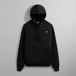 Elegante Sudadera con capucha negra con logotipo geométrico blanco Tela suave Puños acanalados Práctico bolsillo de canguro Accesorio de moda sin esfuerzo - Product Image 1