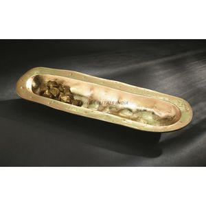 Elegante Bandeja de Servir Cuadrada Dorada Hecha a Mano con Patrón Texturizado, Diseño Contemporáneo, Personalizable para Decoración Elegante del Hogar y Eventos - Product Image 4