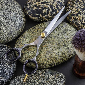 กรรไกรตัดผมมือขวาสำหรับมืออาชีพ ใบมีดสแตนเลส ปลายทู่ ด้ามยาว กรรไกรซอยผม อุปกรณ์ร้านทำผม - Product Image 4