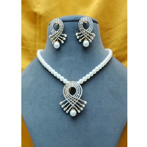 Conjunto de collar con colgante atractivo con pendientes Hermosas piedras AD Collar con apariencia de perlas para ropa de fiesta para mujer - Product Image 1