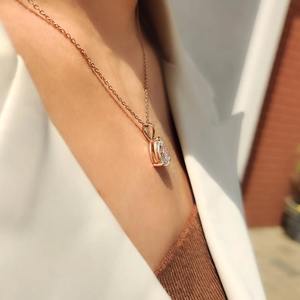 จี้เพชรทรงลูกแพร์ 2.00 กะรัต รับรองโดย IGI เพชรเลี้ยงในห้องปฏิบัติการ ทองคำคริสเตียน ดีไซน์โซลิแทร์ สำหรับผู้หญิง ทอง 10K 14K 18K ทองคำขาว PT950/S925 - Product Image 2