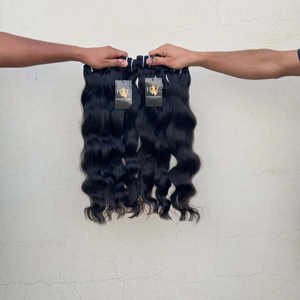 Paquet naturel brut de cheveux humains de temple indien, ruban brésilien bouclé à cuticules alignées, paquets de tissage de cheveux vierges - Product Image 1