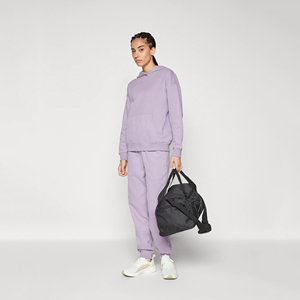 Qualité supérieure Prix bas Vêtements de sport pour femme Survêtement OEM Ensembles deux pièces pour femme taille adulte coupe ajustée - Product Image 3