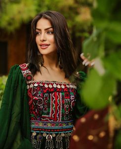 Robe traditionnelle afghane brodée Salwar Kameez en velours afghan faite à la main pour mariage et fête Taille personnalisée en coton pour femmes - Product Image 1