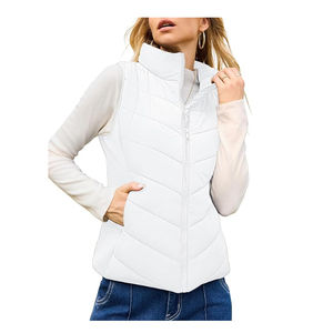 Gilet matelassé pour femme, style moderne, personnalisable, veste d'hiver zippée, col chaud, sans manches, court, gilet matelassé pour femme - Product Image 2