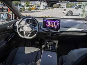 Volkswagen ID.4 Pro S AWD 2024, cuidadosamente mantenido, con dos motores eléctricos que entregan 335 caballos de fuerza y una batería de 82 kWh. - Product Image 5
