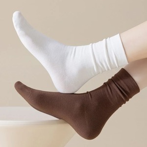 Calcetines de Algodón de Punto Suave para Mujer, Medias de Tubo Mediano, Ajuste Holgado, Colores Sólidos, Transpirables y Cómodos para Uso Diario - Product Image 5