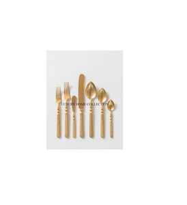 Ensemble de couverts en métal de qualité supérieure, très bien coté, avec des motifs anciens et des finitions élégantes pour une touche luxueuse - Product Image 1