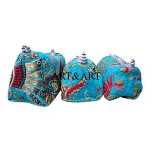 Juego de 3 Bolsas de Maquillaje de Algodón Hechas a Mano en India, con Estampado Floral Ecológico, Resistentes al Agua, Acolchadas - Product Image 2