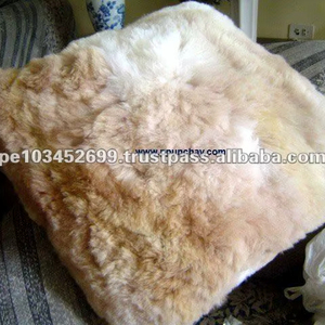 Ppunchay 20x20 Housse de coussin en fourrure d'alpaga, tapis fait main, décoration d'intérieur, fabriqué au Pérou - Product Image 1