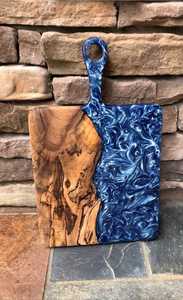 Planche de charcuterie en noyer noir Live Edge Planche à fromage en résine époxy utilisée pour les ustensiles de cuisine et le plateau de planche à découper de restaurant - Product Image 3