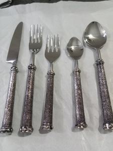 Équipement de cuisine et ensemble de couverts en acier inoxydable utilisés lors des dîners, des fêtes, des mariages, etc. - Product Image 2