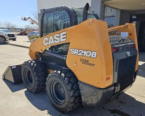 Equipo de Trabajo Pesado para Minicargadora SR210B con Motor Kubota, Alta Eficiencia y Rendimiento Confiable para Contratistas - Product Image 4