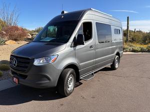 Fourgonnette Mercedes-Benz Sprinter 2500 Apex Van Designs 2020 d'occasion haut de gamme, conversion en camping-car, environ 13 600 milles, moteur V6 turbodiesel - Product Image 3