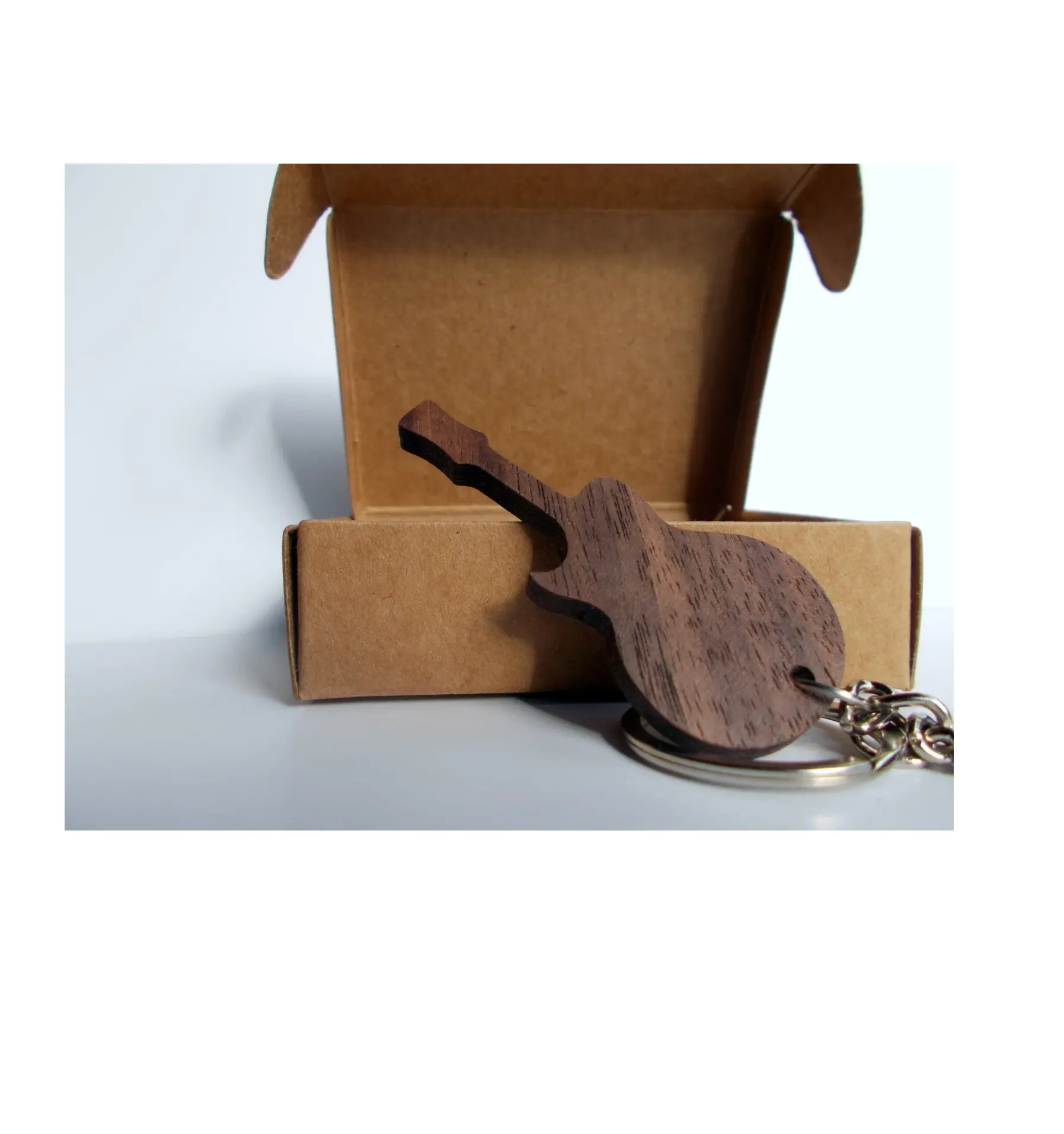 최고의 디자인 간단한 기타 나무 열쇠 고리 가장 많이 팔리는 가방 및 선물 액세서리 사용자 정의 로고 허용 럭셔리 룩