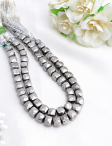 ลูกปัดพลอยไพไรต์เงินธรรมชาติทรงกล่องเจียระไนแบบอินเดีย สำหรับทำเครื่องประดับชั้นดี - Product Image 4