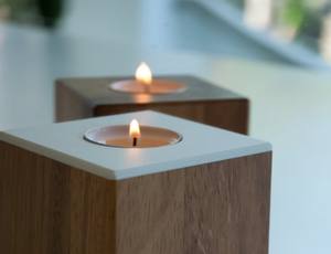 Bougeoir décoratif en cristal pour mariages et éclairage festif fabriqué à la main en Inde avec un design personnalisable - Product Image 2