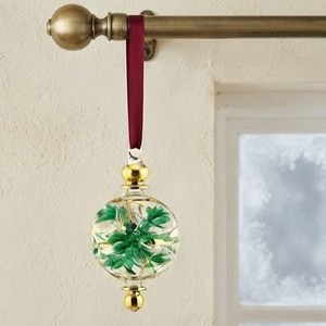 Ornement de Noël en verre égyptien fait main avec des détails décoratifs |   Ornement de Noël suspendu de luxe - Product Image 1