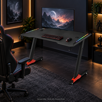 Bureau de jeu moderne avec plateau de 1400 x 600 mm, panneau E0 de 18 mm et détails de renforts rouges pour usage professionnel