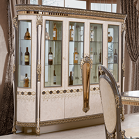 Ensemble de salle à manger 7 pièces de style européen en marbre ivoire, table à manger en bois baroque gris foncé doré sculpté, buffet, armoire à vin, villa