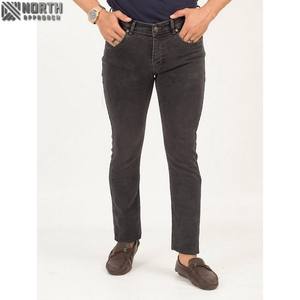 กางเกงยีนส์เดนิมผู้ชายแบบสั่งทำพิเศษ ขายส่ง กางเกงยีนส์เดนิมฟอกสีแบบมีรอยขาด สไตล์ลำลอง พร้อมโลโก้ OEM กางเกงยีนส์ Celana Pria แบบสั่งทำ - Product Image 4