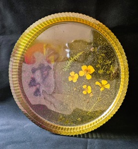 Plateau rond en résine avec motif de fleurs Plateau élégant fait main pour servir du thé Café Snacks Idéal pour la cuisine à domicile et la table - Product Image 6