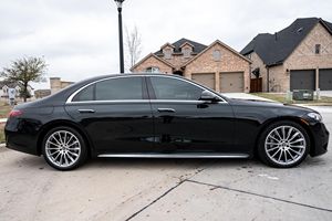 Mercedes-Benz S580 4Matic 2023 en Excelente Estado, Motor V8 Twin-Turbo de 496 hp, Tracción en las Cuatro Ruedas, Color Verde Esmeralda - Product Image 3