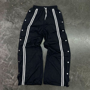 Venta al por mayor a rayas hombres botón a presión lateral holgado pierna ancha pista pantalones de nailon personalizado cintura elástica pantalones de nailon Unisex - Product Image 2