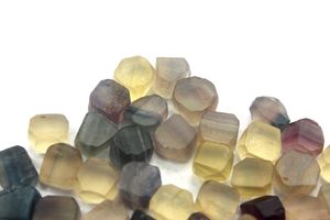 Hermosas piedras preciosas de cristal de fluorita sueltas coloridas 50 piezas 6-8 MM joyería en bruto de fluorita genuina sin tratar Natural - Product Image 5