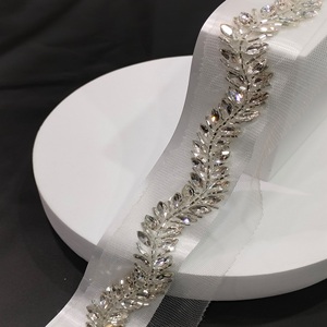 ผ้าลูกไม้ขอบตาข่ายปักลายดอกไม้ทำด้วยมือประดับคริสตัลด้วยลูกปัดดีไซน์หรูหราลายดอกไม้ - Product Image 3