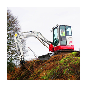 Excavadora de orugas compacta Takeuchi TB335R con alta capacidad de elevación y estabilidad - Product Image 1