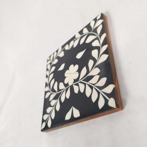 Sous-verres en bois incrustés d'os authentiques Cadeau d'ustensiles de cuisine de haute qualité pour le thé et le café - Product Image 1