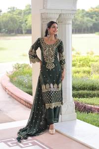 Salwar Kameez de style pakistanais et indien de qualité standard avec un travail de broderie lourd en faux georgette pour les tenues de fête - Product Image 2