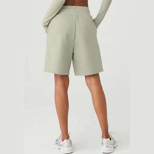 Short de sport à coupe décontractée personnalisé au-dessus du genou, taille haute avec de longues cordes Short de sport en coton et polyester en molleton doux pour femmes - Product Image 2