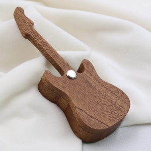 Boîte en <span class=keywords><strong>bois</strong></span> en forme <span class=keywords><strong>de</strong></span> <span class=keywords><strong>guitare</strong></span>, boîte <span class=keywords><strong>de</strong></span> rangement pour médiators <span class=keywords><strong>de</strong></span> <span class=keywords><strong>guitare</strong></span> pour 4 médiators, étui à médiators en <span class=keywords><strong>bois</strong></span> exotique pour guitaristes - Product Image 6