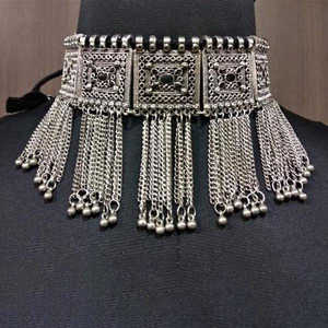 Jeweljunk Black Meenakari Collar de declaración chapado en rodio 1112401B Collares de perlas - Product Image 1