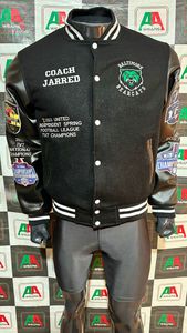 Vestes Letterman pour hommes avec corps en laine Manches en cuir synthétique Col montant Boutons en acier Brodés Baseball Football Design - Product Image 5