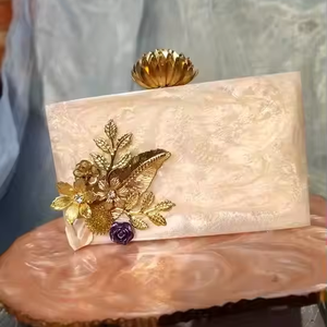 Monedero y embragues de resina únicos Accesorios artesanales y ecológicos vibrantes hechos a mano para mujeres por Crescent Crafts - Product Image 1