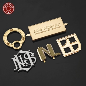 Étiquette métallique personnalisée pour vêtements, sacs, chaussures, hijabs, abayas, foulards, avec logo en relief doré et logo de marque sur mesure - Product Image 6