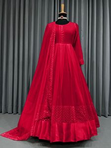 Nuevo Diseño Exclusivo de Vestido Largo Anarkali Estilo Indio y Pakistaní en Georgette para Fiestas con Bordado Pesado - Product Image 4