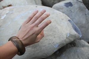 Brazalete de latón envejecido estilo Vintage 80s/90s, diseño de agujero perforado, ligero, hecho a mano, Retro, brazalete grueso, joyería para mujer - Product Image 4