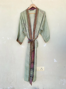 Magnifique Kimono en soie crêpe Robe en soie indienne Robe en soie faite à la main - Product Image 3