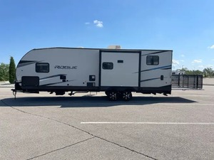 RV F-O-R-E-S-T R-I-V-E-R- VEN-G-E-A-N-CE ROGUE 26VKS modelo 2022, en buen estado, lista para usar con remolque, a la venta. - Product Image 6