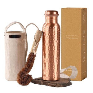 Gravure conçue bouteille d'eau en cuivre de produit très percutant avec Durable avec boîte taille standard disponible pour la vente de cadeaux - Product Image 4