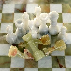 Table d'échecs en marbre artisanal avec incrustation de pierres semi-précieuses, durable et imperméable pour le salon et la chambre à coucher - Product Image 5